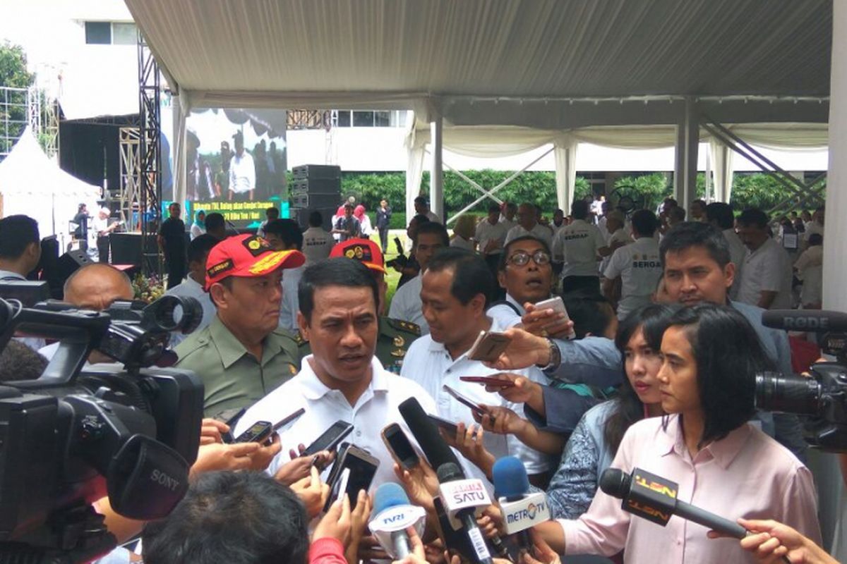 Menteri Pertanian Amran Sulaiman menghadiri akselerasi serap gabah petani di Jakarta, Minggu (26/3/2017).
