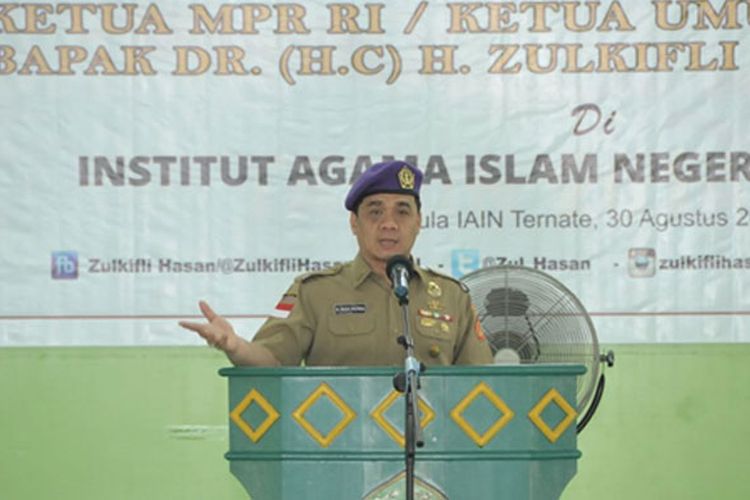 Sekjen Ikatan Alumni Resimen Mahasiswa (IARMI)  periode 2016-2021 sekaligus Wakil Ketua Komisi II DPR RI Ahmad Riza Patria dalam acara Kuliah Umum dan Sosialisasi Empat Pilar MPR RI di IAIN Ternate, Maluku Utara (30/8/17).