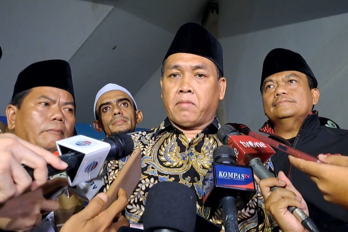 Ketua PWNU DKI Jakarta Syamsul Maarif saat diwawancarai di Masjid Raya KH Hasyim Ashari, Kalideres, Jakarta Barat, Minggu (10/3/2024). 
