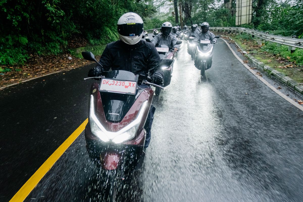 Touring Honda PCX 160 RoadSync di Bali
