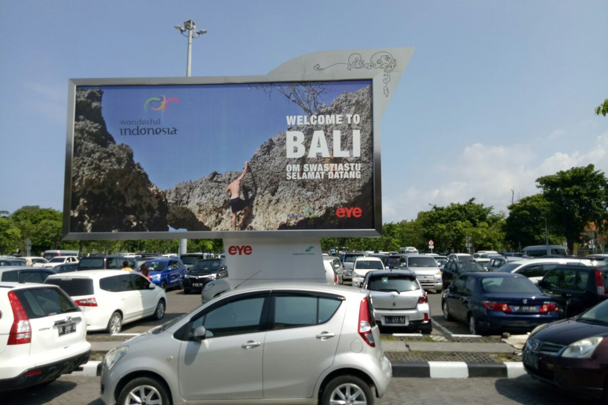 Parkir mobil Bandara I Gusti Ngurah Rai Bali