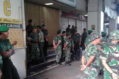 Anggota TNI Dikerahkan dalam Penertiban PKL Tanah Abang