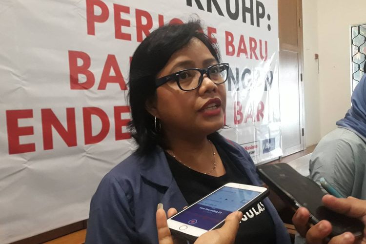 Pakar Hukum Tata Negara Bivitri Susanti usai diskusi di kawasan Cikini, Jakarta Pusat, Minggu (17/11/2019).