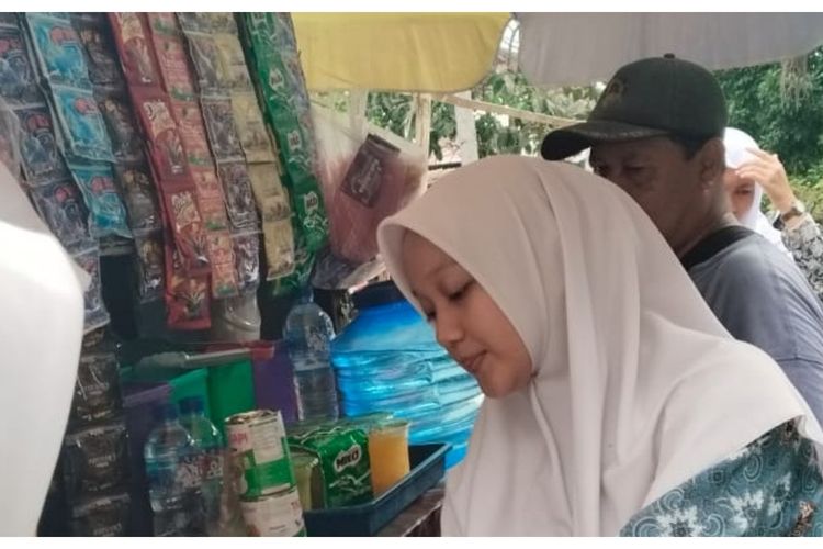 Kisah Aini, Siswa Madrasah Peraih Banyak Prestasi meski Bantu Orangtua Jualan Es