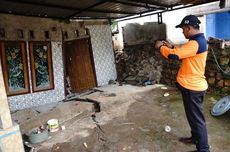 Hujan Deras Akibatkan Tanah Retak di Jombang, 10 Rumah Rusak