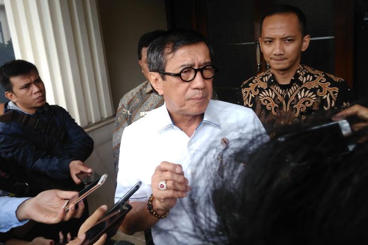 Menteri Hukum dan HAM, Yasonna Laoly,saat ditemui seusai rakortas tingkat menteri di kantor Kemenko Polhukam, Jakarta Pusat, Jumat (19/7/2019). 