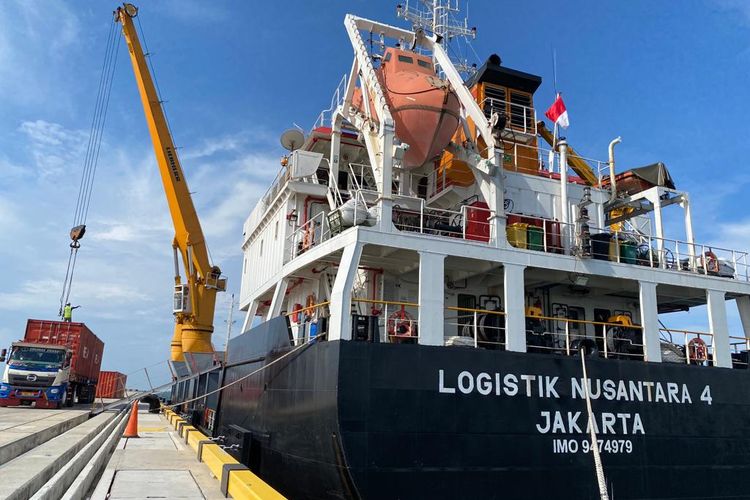 Pelepasan perdana muatan Kapal Tol Laut KM Logistik Nusantara 4 di Dermaga Pelabuhan Patimban pada Selasa (14/9/2022), yang sekaligus menandai resminya Patimban menjadi salah satu pelabuhan singgah Tol Laut trayek T-3. 
