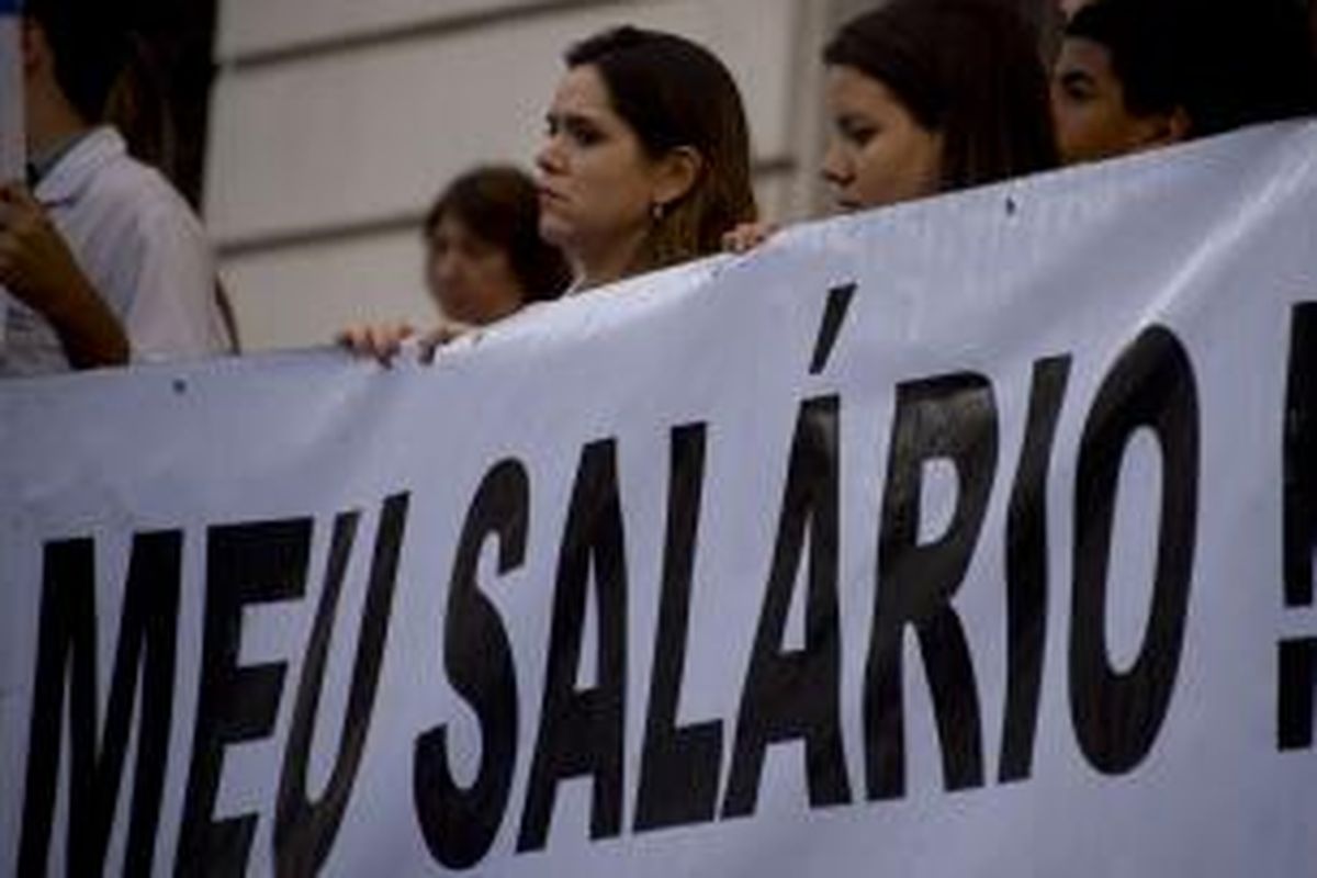 Demo para tenaga kerja kesehatan di Brasil, Selasa (16/7/2013). AFP/VANDERLEI ALMEIDA