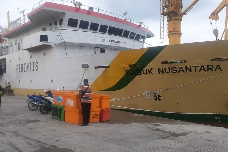 KMP Sabuk Nusantara 91 di Pelabuhan Kalianget Sumenep, Kamis (29/12/2022). 