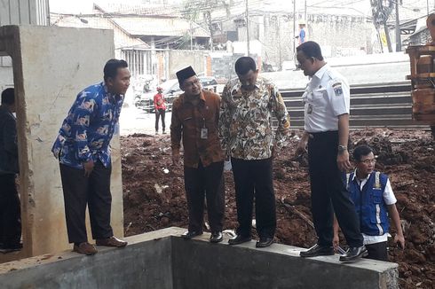 Bukan Pelebaran Kali Pulo, Ini Langkah Anies Cegah Tanggul Jatipadang Jebol