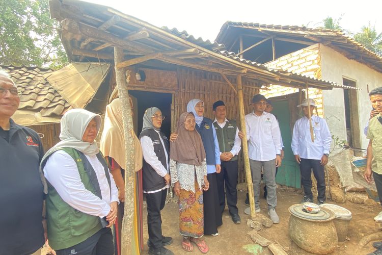 Rumah Dibedah Pemprov Jatim, 2 Nenek di Sumenep Tak Lagi Rasakan Atap Bocor