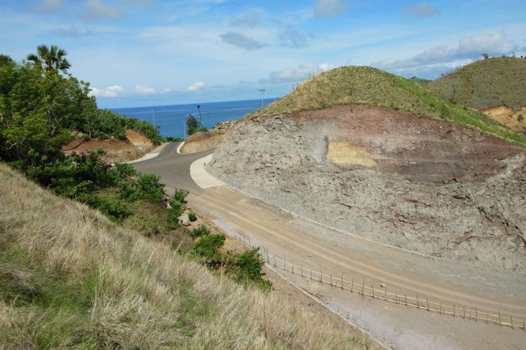  Jalan Akses lanjutan Bandara Komodo sepanjang 8,80 kilometer.