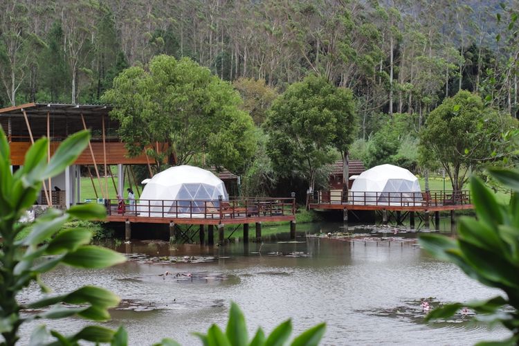 Suana glamping di tepi sungai Ranca Upas.