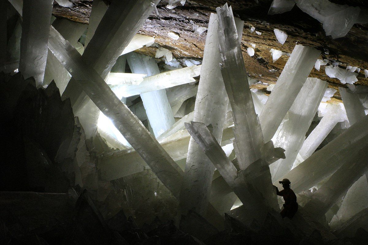 Kristal gipsum di gua Naica.