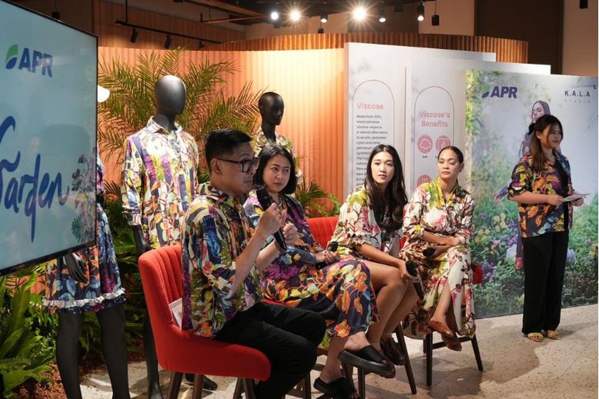 APR berkolaborasi dengan Kala Studio meluncurkan koleksi pakaian ramah lingkungan bertajuk ?Philo Garden?. 