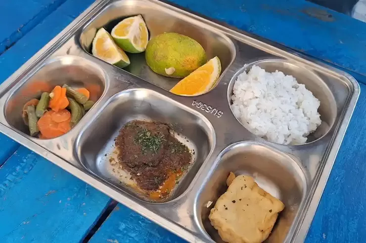 Cerita Siswa di Surabaya Korban Keracunan MBG, Pusing dan Muntah usai Makan Daging