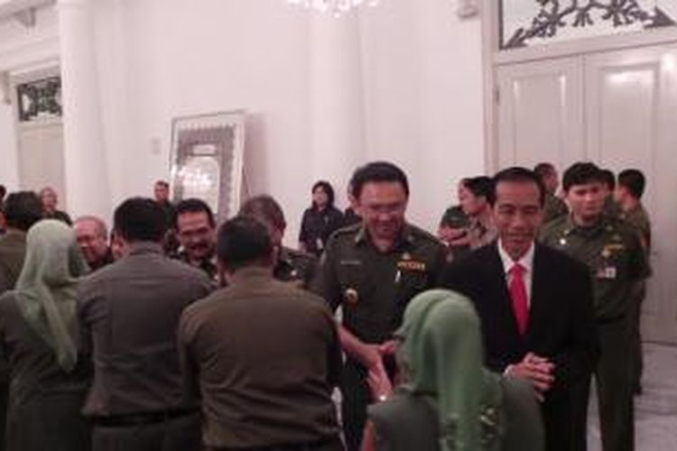 Halal bihalal Pemprov DKI dalam rangka hari raya Idul Fitri 1434 Hijriah. Tampak Gubernur DKI Jakarta Joko Widodo dan wakil Gubernur DKI Jakarta Basuki Tjahaja Purnama menyalami Pegawai Negeri Sipil (PNS) DKI, Senin (12/8/2013).