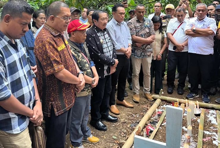 Kunjungi Keluarga Siswa SD Ngada yang Meninggal Bunuh Diri, Gubernur NTT: Kami Mohon Maaf