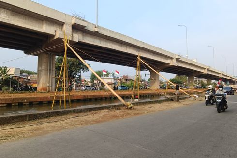 Pinang dalam Lomba Panjat Pinang di Kalimalang Dipasang Miring, Ternyata Sebuah Tradisi