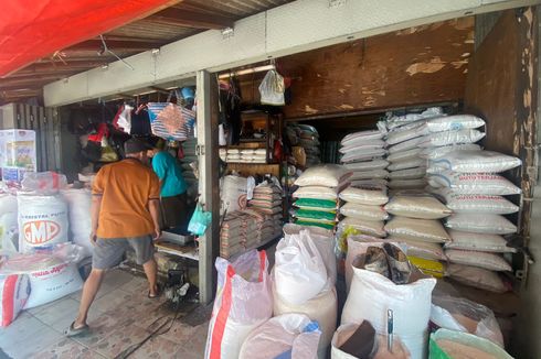 Pedagang di Pasar Rawa Badak Pesimistis Harga Beras Tidak Kembali ke Semula