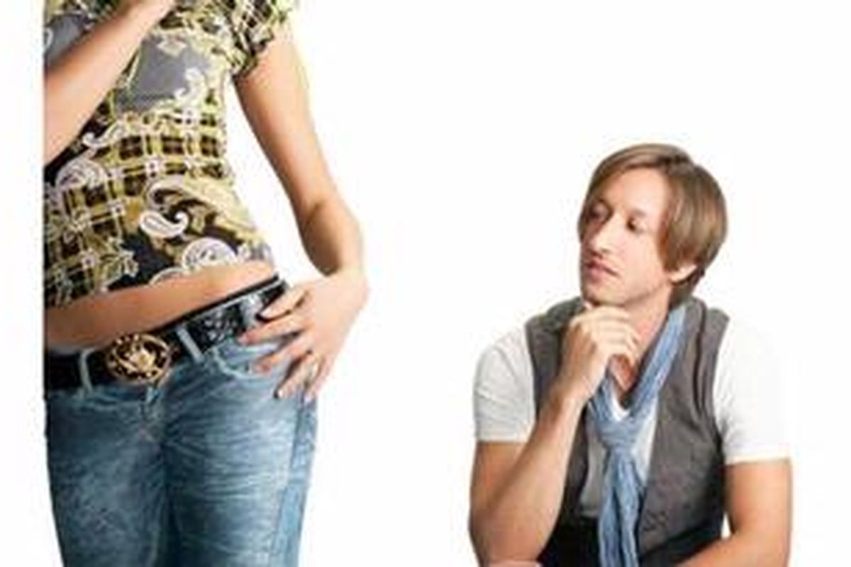 Ketika sosok wanita melintas di hadapannya, pria sekejap lupa dengan semua hal yang semula dipikirkannya. 