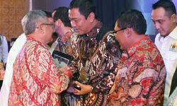 Wali Kota Semarang Dinobatkan Sebagai Mitra Terbaik Pelaku Usaha