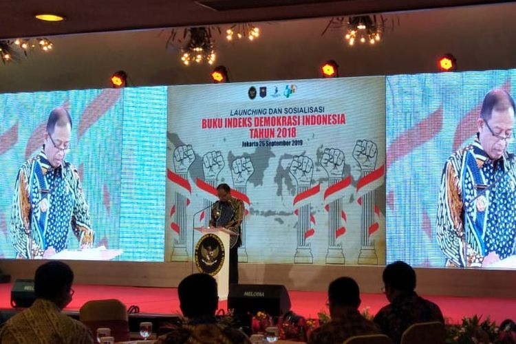 Sekretaris Menko Polhuman Letjen TNI Tri Soewandono dalam peluncuran buku IDI 2018 di Hotel Sari Pasific, Jakarta, Kamis (26/9/2019).