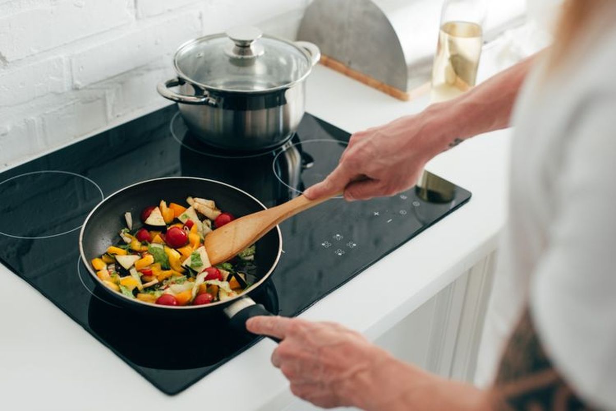 6 Kesalahan Memasak yang Membuat Wajan Antilengket Cepat Rusak