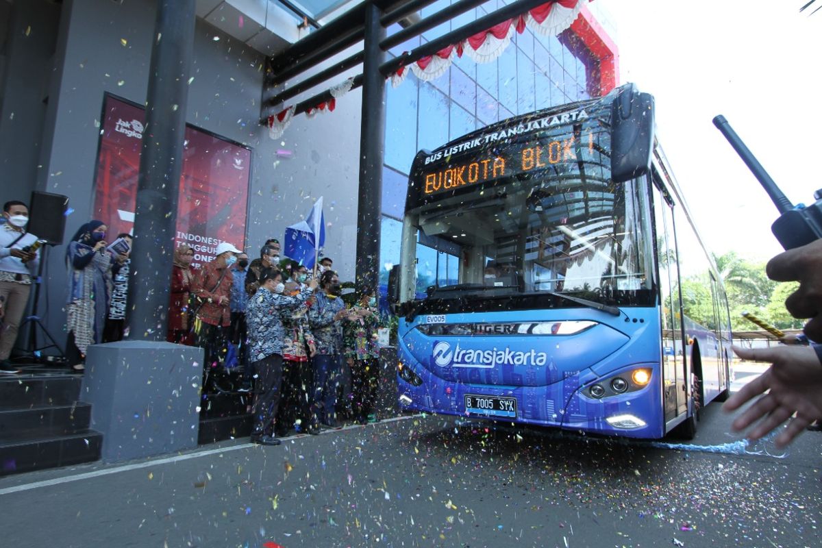 Pelepasan uji coba bus listrik Transjakarta rute Blom M-Balai Kota, Jumat (10/9/2021)