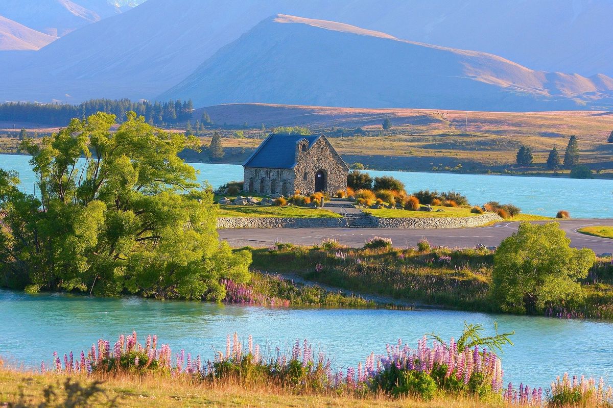 Ilustrasi Selandia Baru - Lake Tekapo.