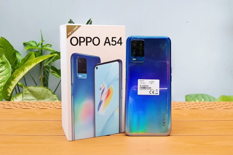 Oppo A54 menjalankan sistem operasi Android 10 berlapis antarmuka khas Oppo, ColorOS 7.2. Baterainya berkapasitas 5.000 mAh dengan dukungan Fast Charging 18 Watt