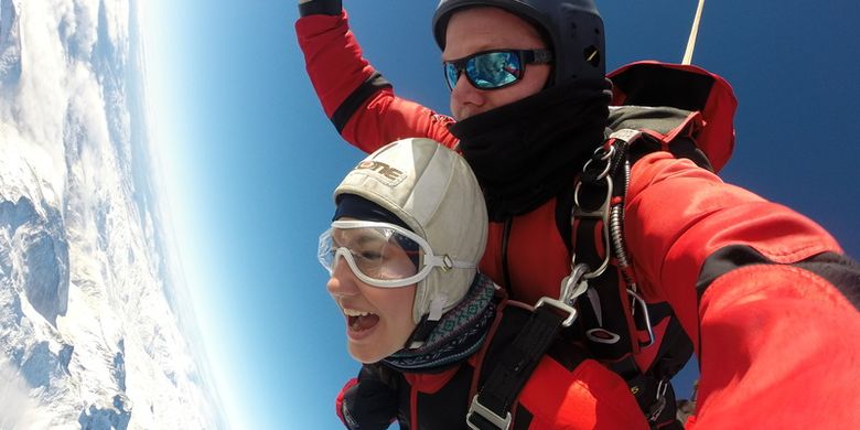 Sky diving di Selandia Baru. 