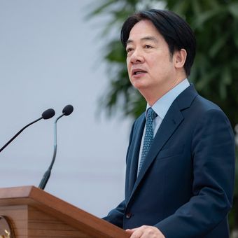 Presiden Taiwan Lai Ching-te saat berpidato mengenai infiltrasi pasukan China di Taipei, 13 Maret 2025.