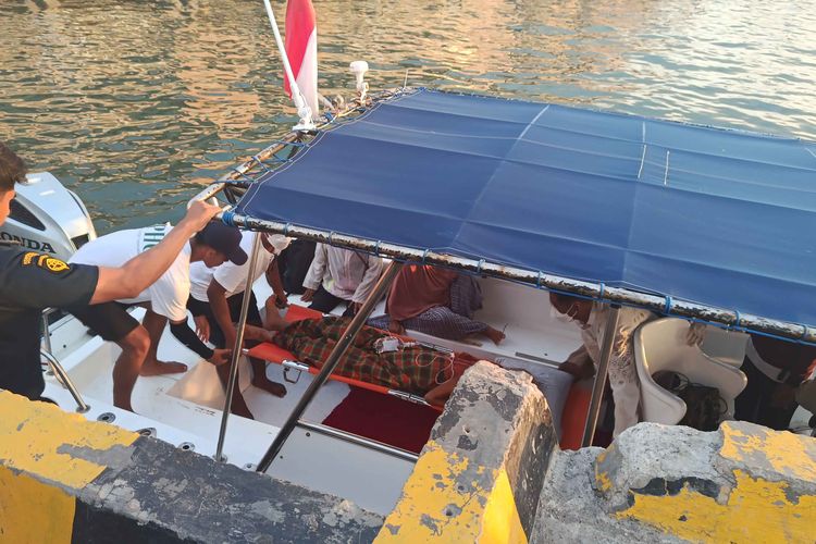 Faskes Minim di Pulau Komodo, Pasien Liver Dievakuasi ke Labuan Bajo Pakai Speedboad