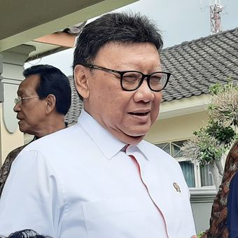 Menteri Pendayagunaan Aparatur Negara dan Reformasi Birokrasi Tjahjo Kumolo saat ditemui wartawan usai menghadiri acara penilaian Akuntabilitas Kinerja Instansi Pemerintah dan Reformasi Birokrasi tahun 2019 lingkup Pemda DIY dan Pemkab/Kota di Kepatihan, Senin (4/11/2019).