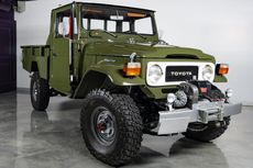 Restorasi Toyota FJ45 Land Cruiser 1983 Tampil Klimis