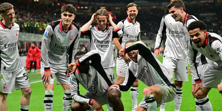 Selebrasi gol Youssouf Fofana dengan rekan satu tim dalam pertandingan sepak bola Serie A Liga Italia antara AC Milan vs Torino di stadion San Siro di Milan, Italia utara, pada 21 Maret 2026. (Foto oleh Stefano RELLANDINI / AFP)