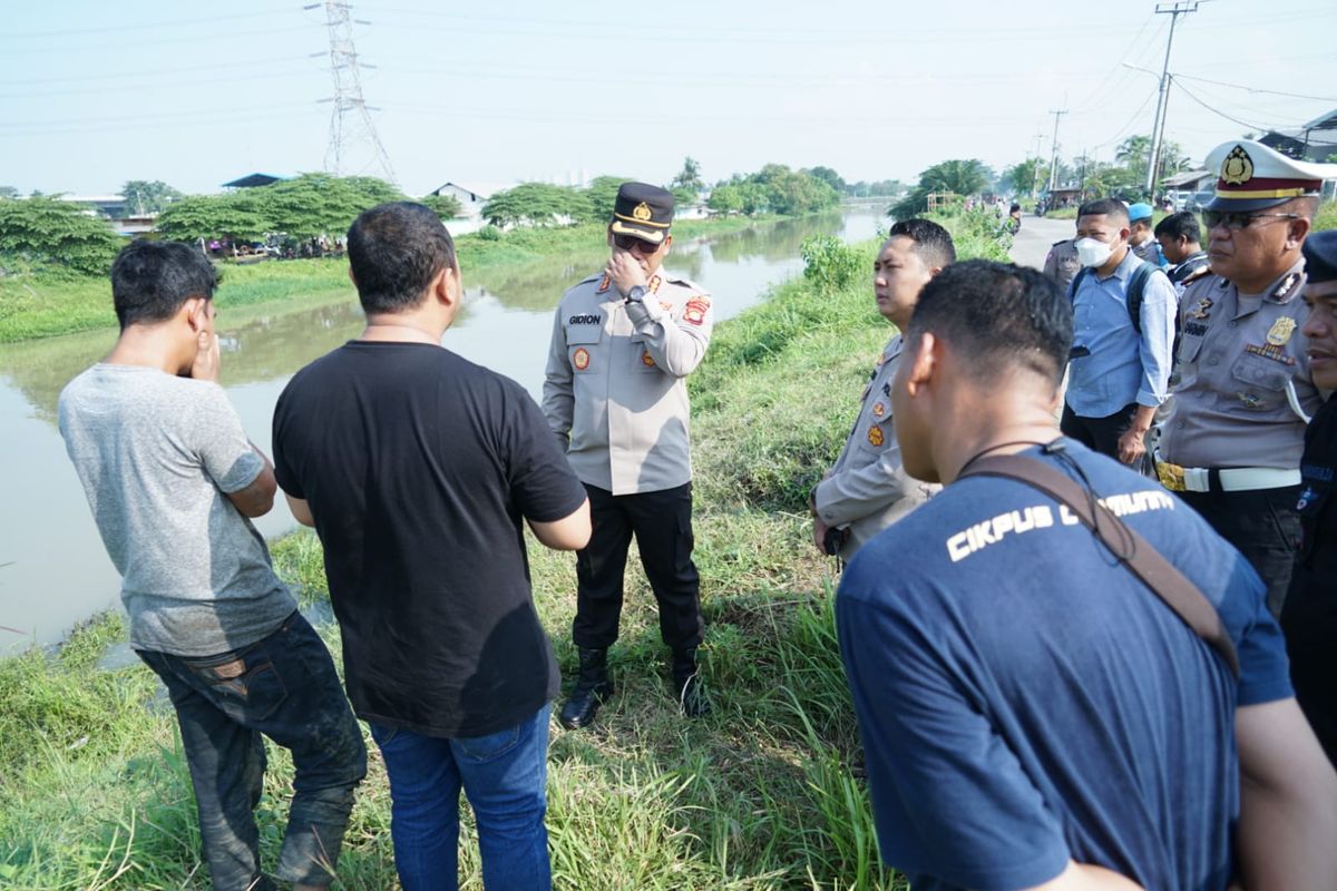 Pengendara Motor bernama Wahyu Suhada yang Terpelanting ke Kalimalang Bekasi dalam Kecelakaan yang terjadi Sabtu (4/6/2022) masih belum ditemukan. Hal itu disampaikan oleh Kapolres Metro Bekasi Kombes Pol Gidion Arif Setyawan