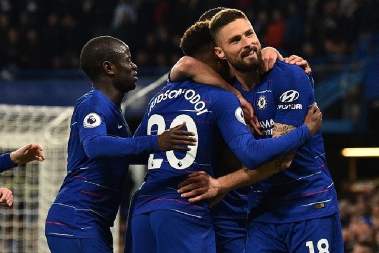 Olivier Giroud merayakan gol bersama rekan-rekannya pada pertandingan Chelsea vs Brighton & Hove Albion dalam lanjutan Liga Inggris di Stadion Stamford Bridge, 3 April 2019. 