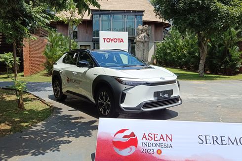 Lihat Toyota bZ4X Warna Putih dan Silver, Lebih Terasa Futuristis