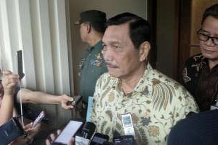 Menteri Koordinator bidang Politik, Hukum dan Keamanan Luhut Binsar Pandjaitan, saat ditemui di kantor Kemenkopolhukam, Jakarta Pusat, Senin (27/6/2016).