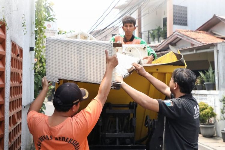 Gratis Buang Kasur hingga Sofa Bekas di Jakarta, Ini Cara dan Syaratnya
