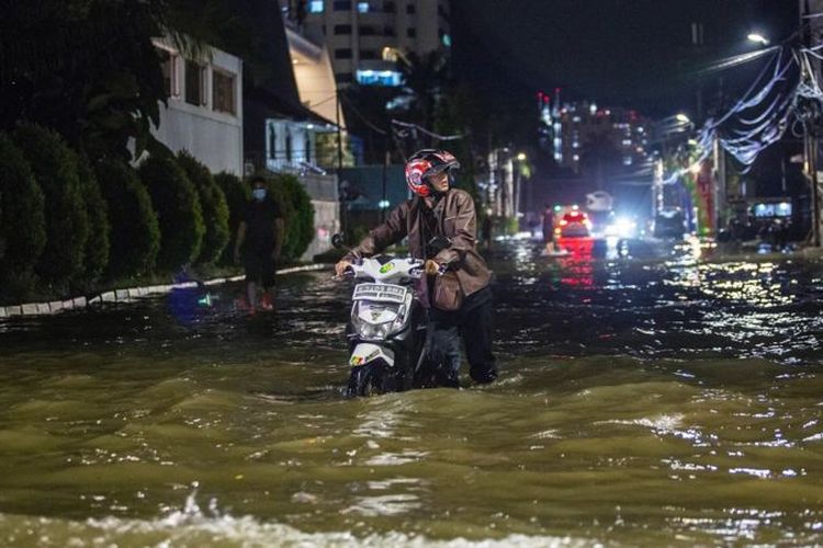 Jakarta semakin rentan terhadap banjir rob akibat perpaduan antara penurunan muka tanah dan kenaikan permukaan laut.