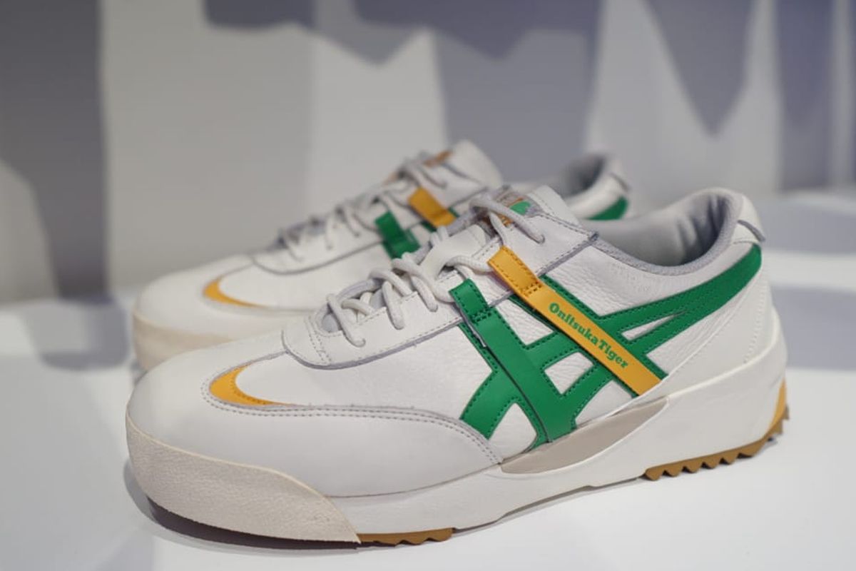 Kreasi Onitsuka Tiger Delegation EX, salah satu produk baru dari kelompok Re-Style yang dipamerkan di Luxe Art Museum, Singapura.