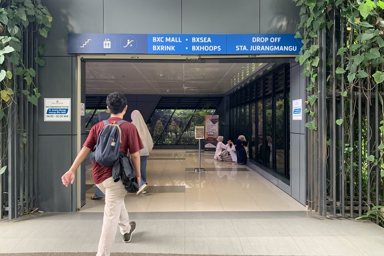 Lokasi BXSea di Mal Bintaro Jaya Xchange berada dekat dari Stasiun Jurang Mangu. Stasiun ini terhubung dengan terowongan mal.