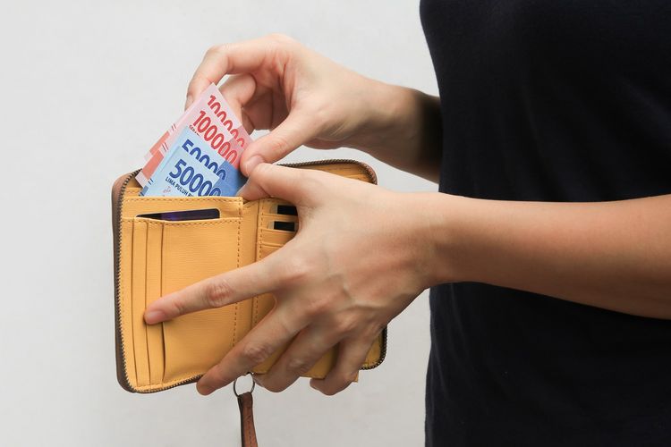 Ilustrasi rupiah. Berikut hasil penetapan besaran Upah Minimum Provinsi (UMP) 2023 di Sulawesi dan Gorontalo.