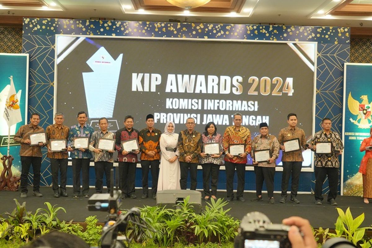 Jajaran Pemkab Klaten pada ajang Anugerah Keterbukaan Informasi Badan Publik 2024.