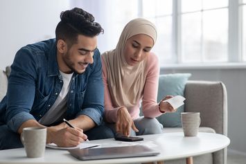 Ketika Semua Gaji Diserahkan ke Istri, Suami Gak Pegang Uang?