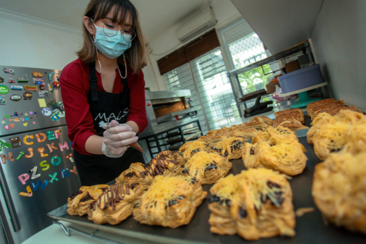 UMKM adalah usaha produktif yang dimiliki perorangan maupun badan usaha yang telah memenuhi kriteria sebagai usaha mikro.