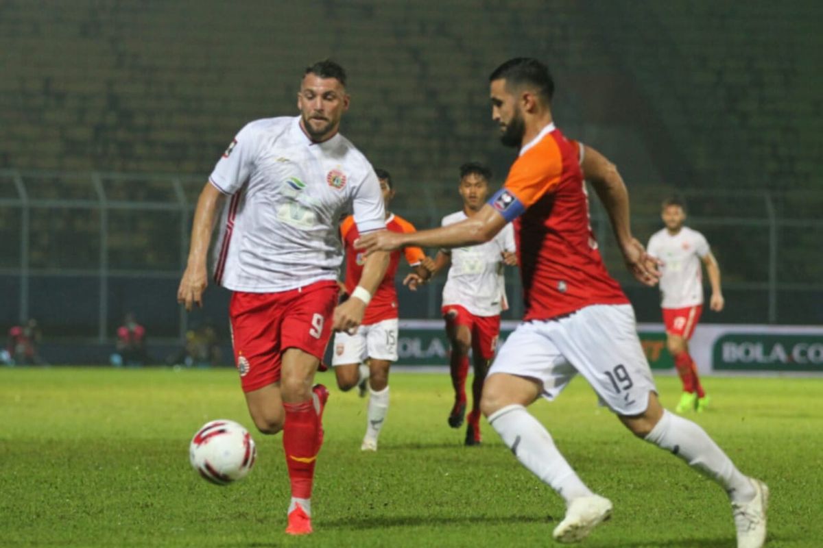 Duel Borneo FC vs Persija pada laga kedua Grup B Piala Menpora 2021 di Stadion Kanjuruhan, Malang, Sabtu (27/3/2021). 